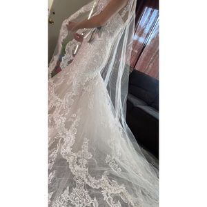 New wedding dress in ivory with tags comes with veil and bouquet